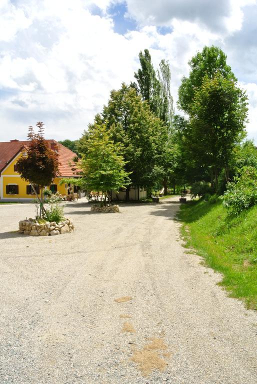 Weingut Primus Suedsteiermark Spielfeld Extérieur photo