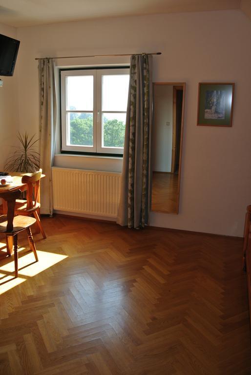 Weingut Primus Suedsteiermark Spielfeld Chambre photo