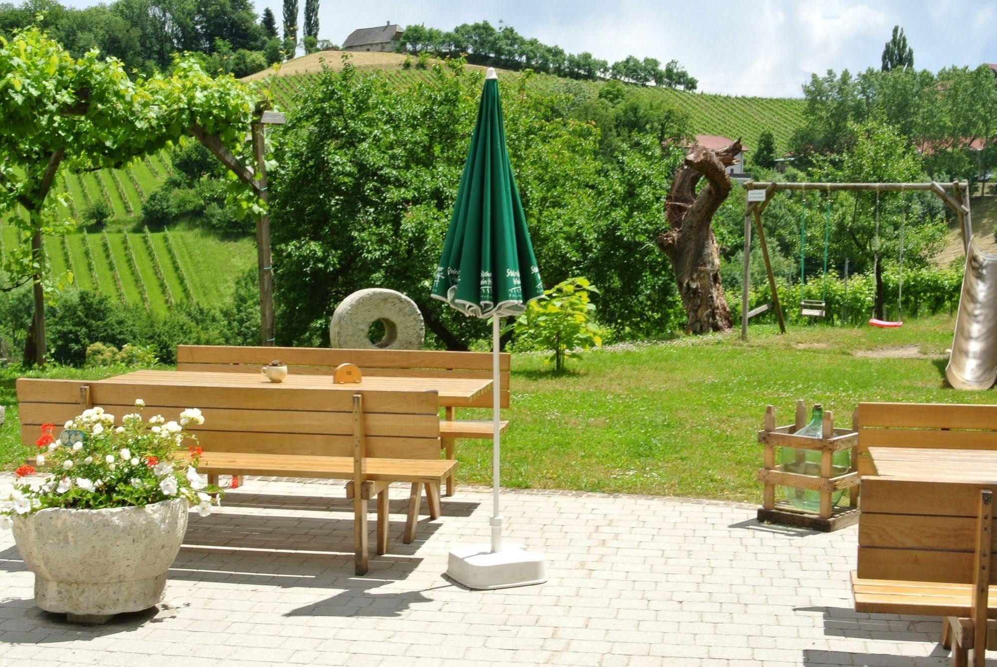 Weingut Primus Suedsteiermark Spielfeld Extérieur photo