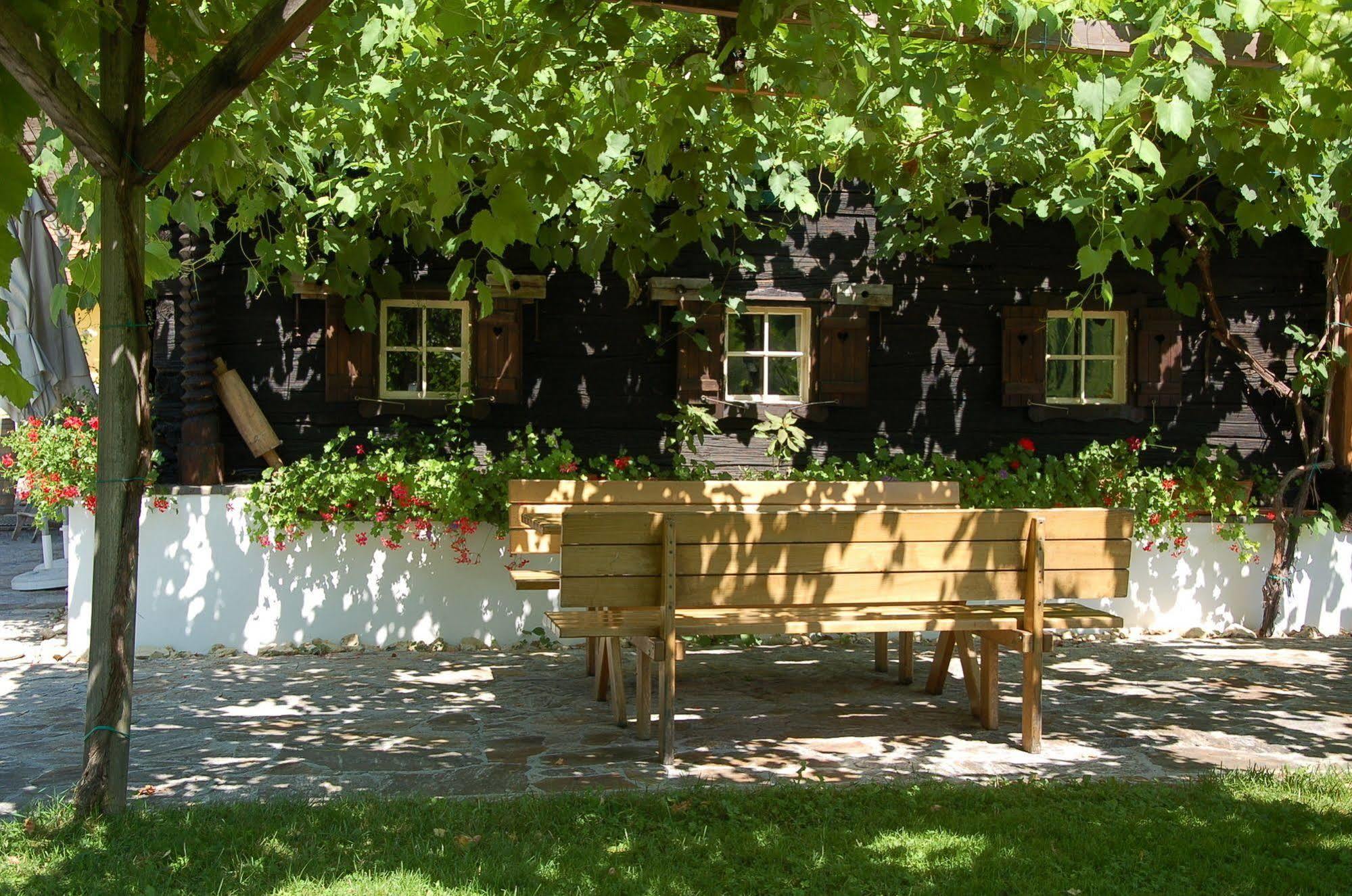 Weingut Primus Suedsteiermark Spielfeld Extérieur photo